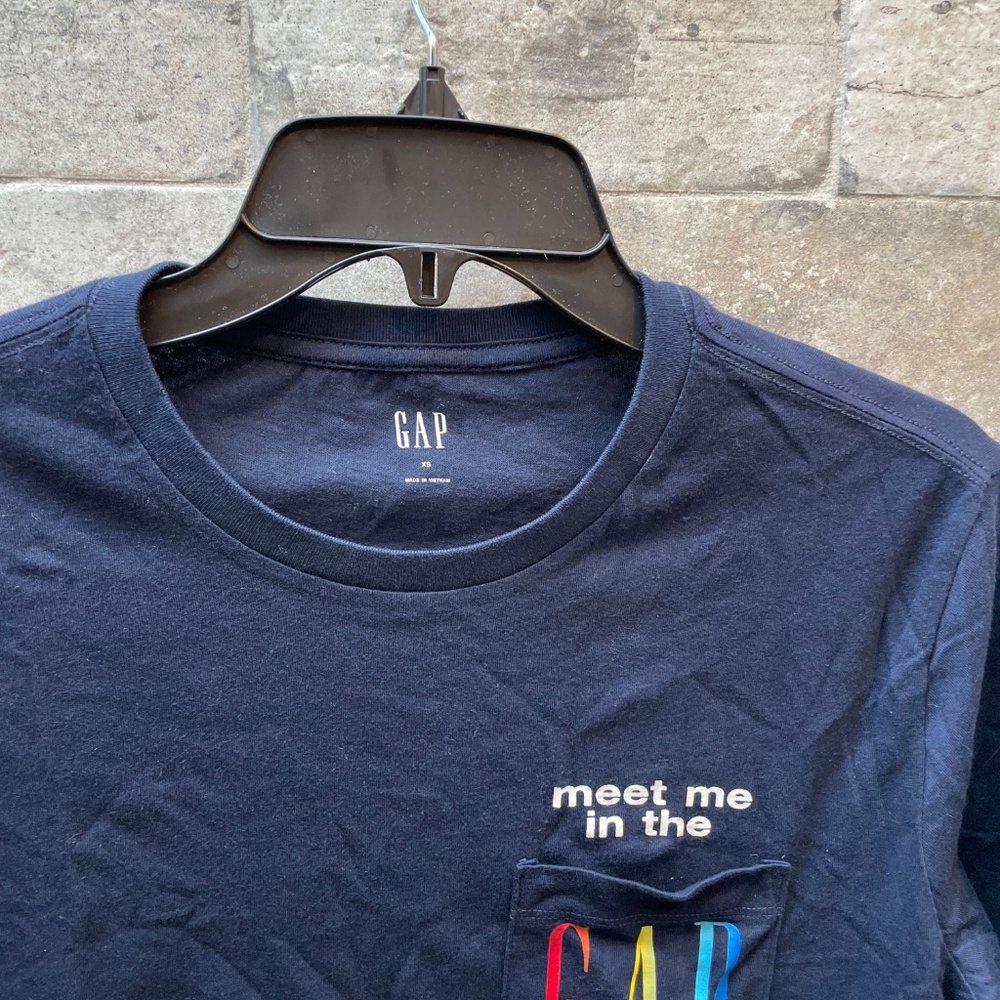 ❤️ GAP MEET ME AT THE GAP NAVY TEE SHIRT SIZE XS NEW - Picture 3 of 4